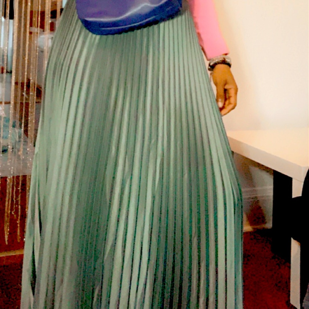 H&M Pleated Skirt